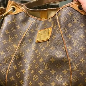Louis Vuitton shoulder monogram bag